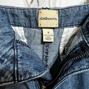 GH Bass Light Wash Straight Leg Jeans. Side Pockets Hidden Fly Zipper Size 8